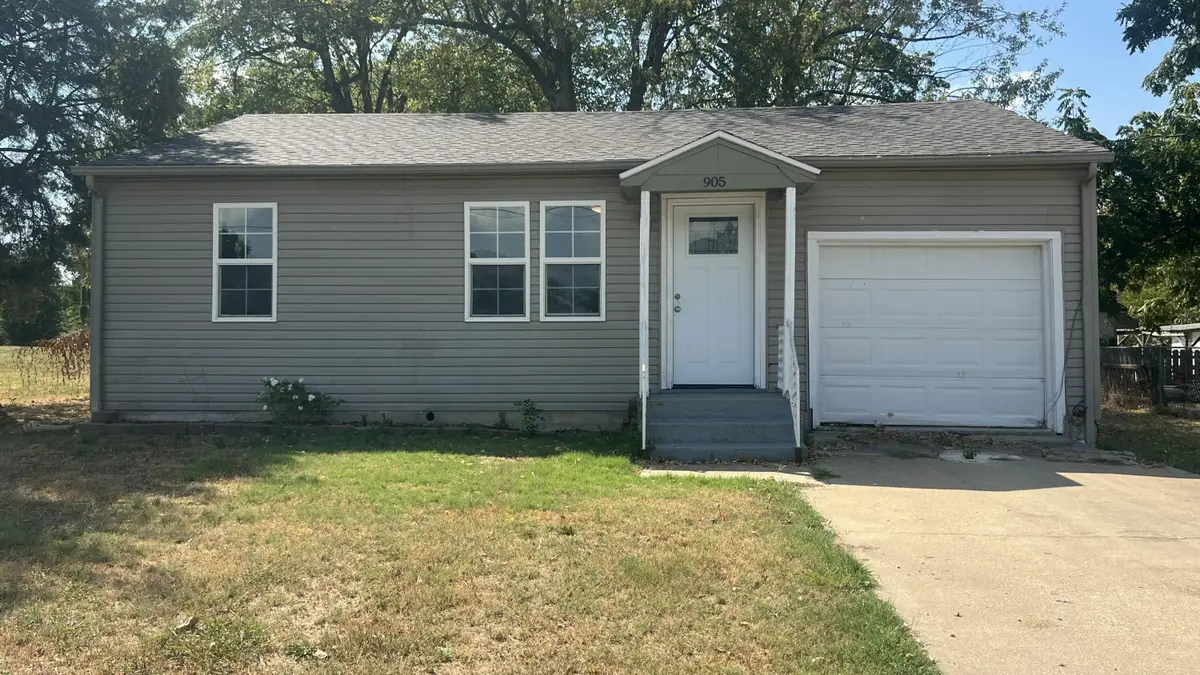 905 S Griffith Avenue, Aurora, MO 65605 - #1