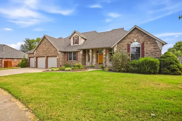 1002 E Rachael Drive, Republic, MO 65738