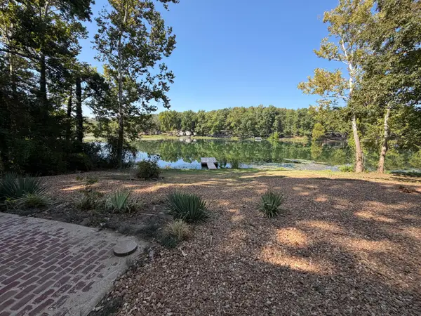 70 E Lakeshore Drive, Cherokee Village, AR 72529