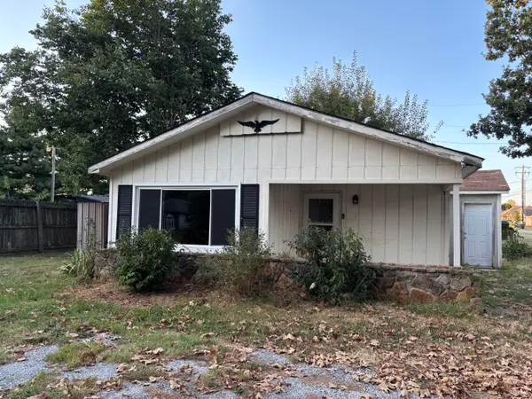 2107 S 18th Avenue, Ozark, MO 65721