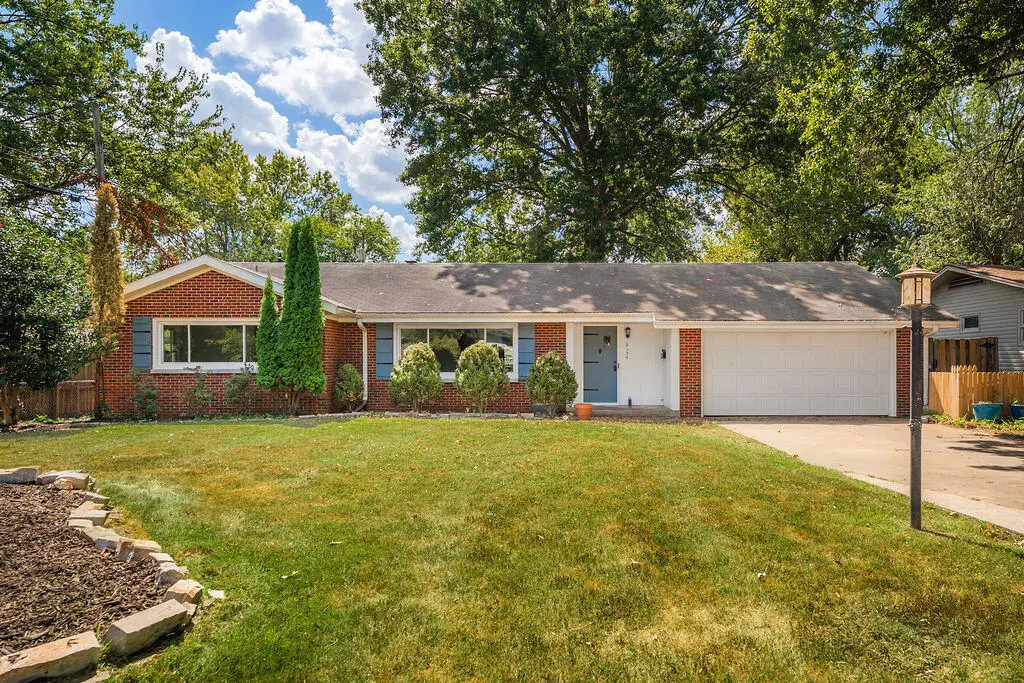 2134 E Crestview Street, Springfield, MO 65804 - #1