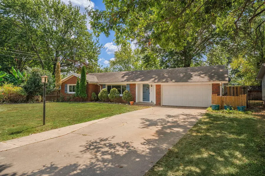 2134 E Crestview Street, Springfield, MO 65804 - #2