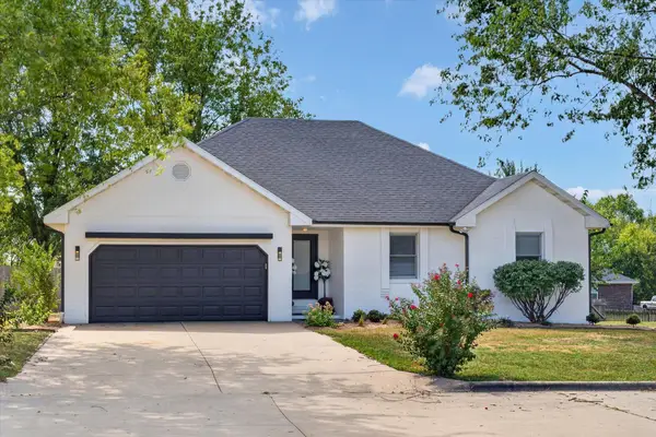 2420 W Cambridge Street, Bolivar, MO 65613