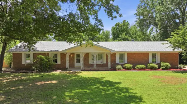 1666 E Richmond Street, Springfield, MO 65804