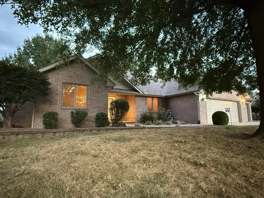 1360 S Meadow Lane, Bolivar, MO 65613 - #2