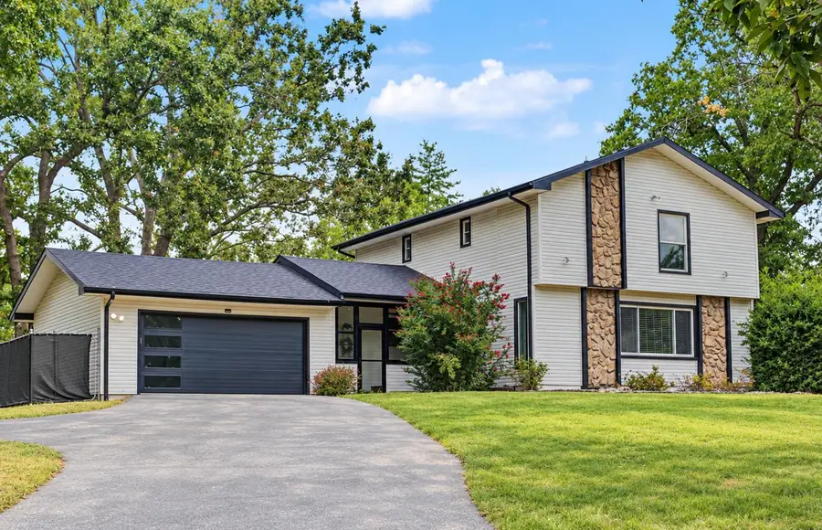 1511 E Groves Drive, Ozark, MO 65721 - #2
