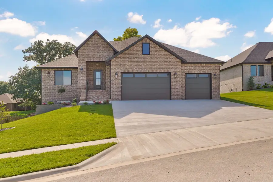 2011 N Silver Charm Avenue, Springfield, MO 65802 - #2