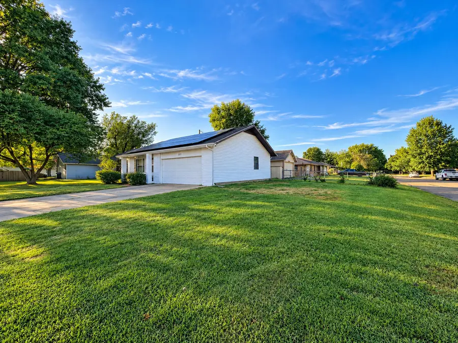 1223 W Locust Street, Bolivar, MO 65613 - #2