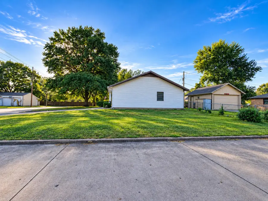 1223 W Locust Street, Bolivar, MO 65613 - #3