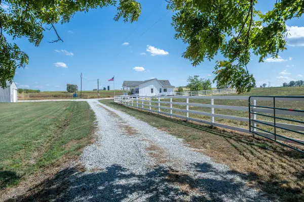 1584 E 517th Road, Brighton, MO 65617