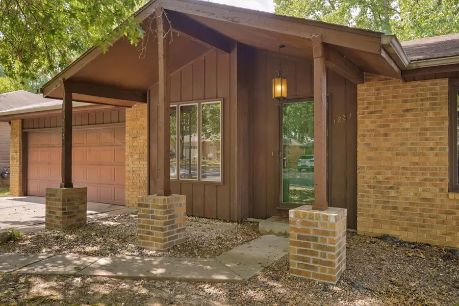 1221 S John Avenue, Springfield, MO 65804 - #3