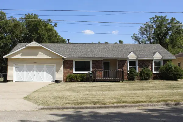1054 S Peach Tree Avenue, Springfield, MO 65804