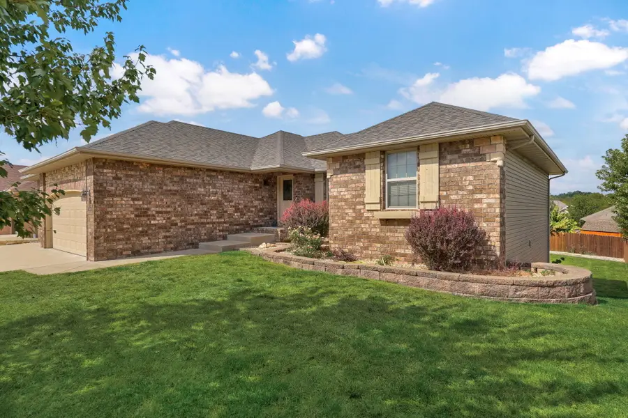 1140 S Erika Avenue, Springfield, MO 65802 - #3