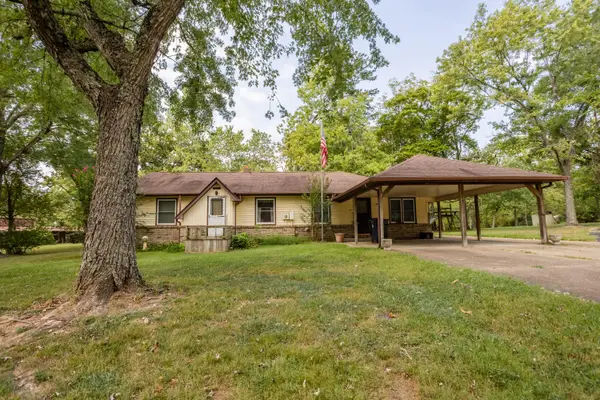 1043 S Aid Avenue, West Plains, MO 65775