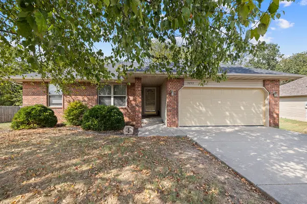3253 E Colonial Street, Republic, MO 65738