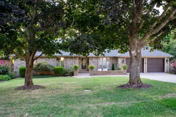 5115 S Castlewood Drive, Springfield, MO 65804