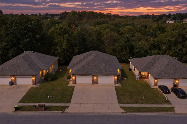 1981 S Farm Road 123, Springfield, MO 65807