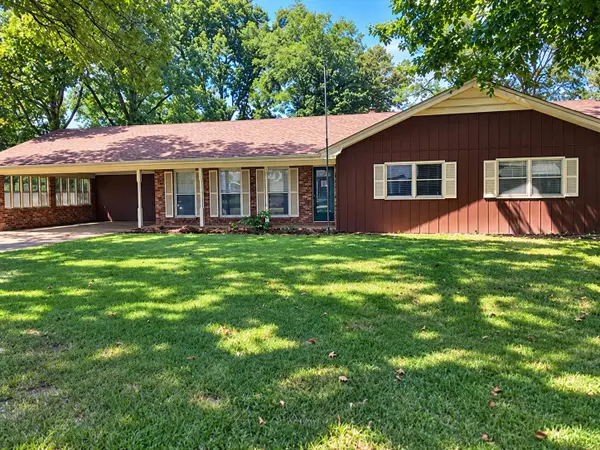 2823 Laurie Drive, West Plains, MO 65775