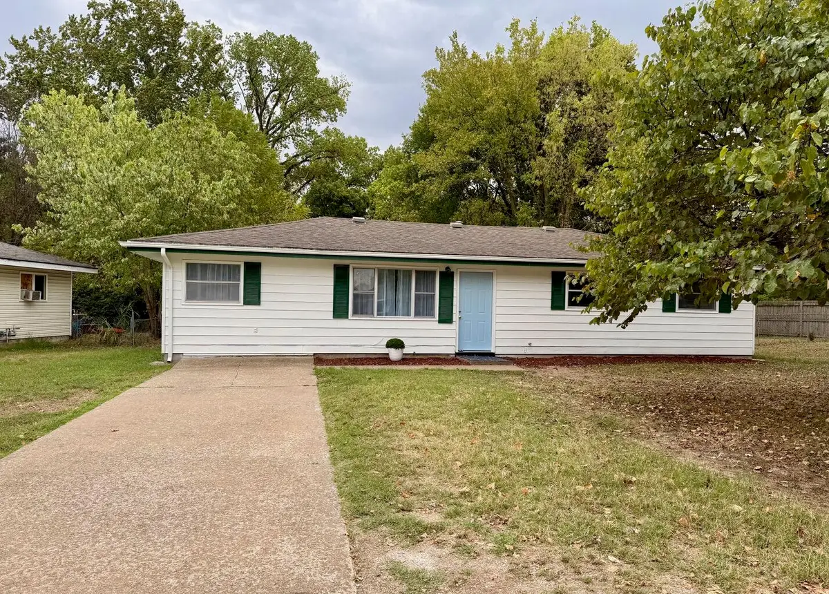825 Shartel Drive, Neosho, MO 64850 - #1