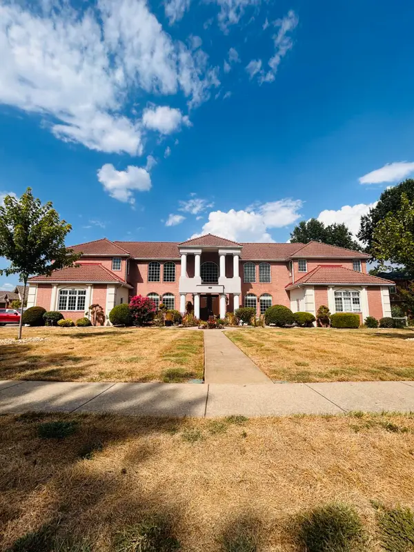 1021 E Ironbridge Circle S, Springfield, MO 65810