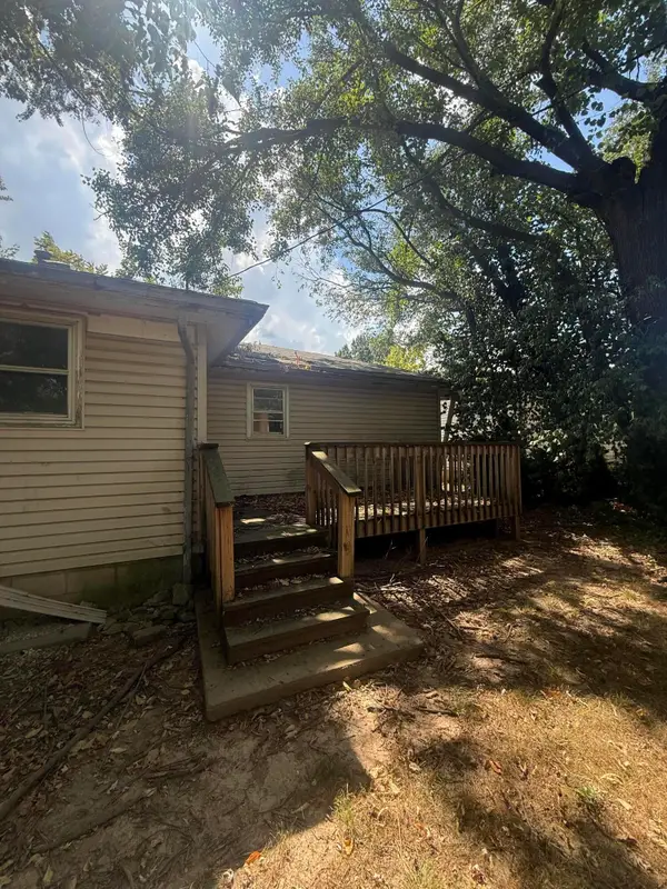 1323 W Poplar Street, Springfield, MO 65802