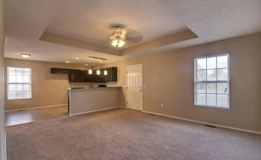 1050 S Strasbourg Avenue, Springfield, MO 65802 - #2