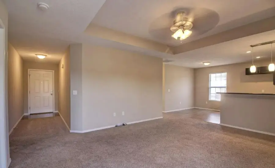 1050 S Strasbourg Avenue, Springfield, MO 65802 - #3
