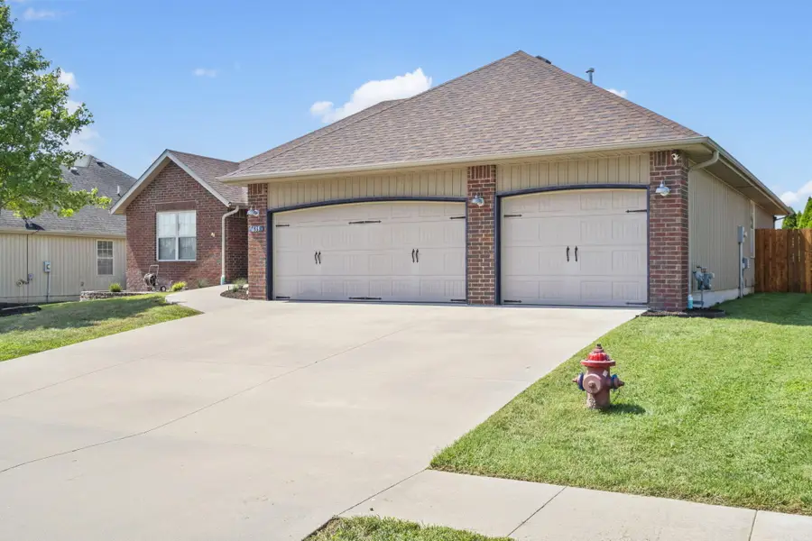 639 N Rockingham Avenue, Nixa, MO 65714 - #3