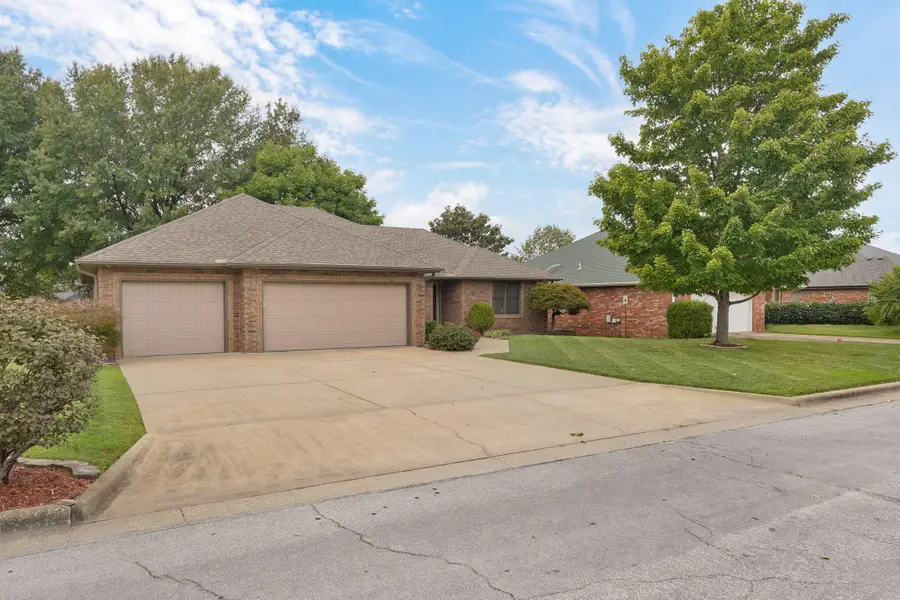 4571 S Park Avenue, Springfield, MO 65810 - #2