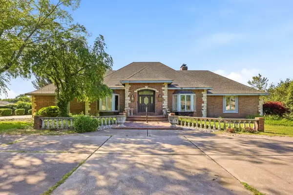 2552 S Skyline Drive, Springfield, MO 65804