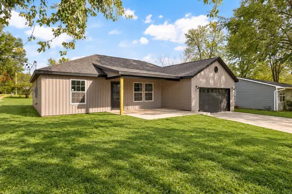 306 N Adams Street, Aurora, MO 65605