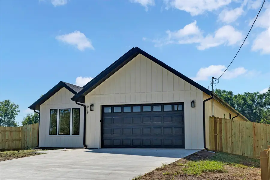 1018 W Jackson Street, Bolivar, MO 65613 - #3