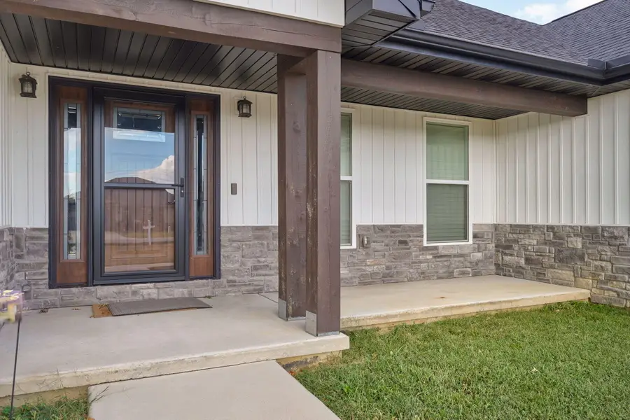 1053 W Thoroughfare Street, Seymour, MO 65746 - #2
