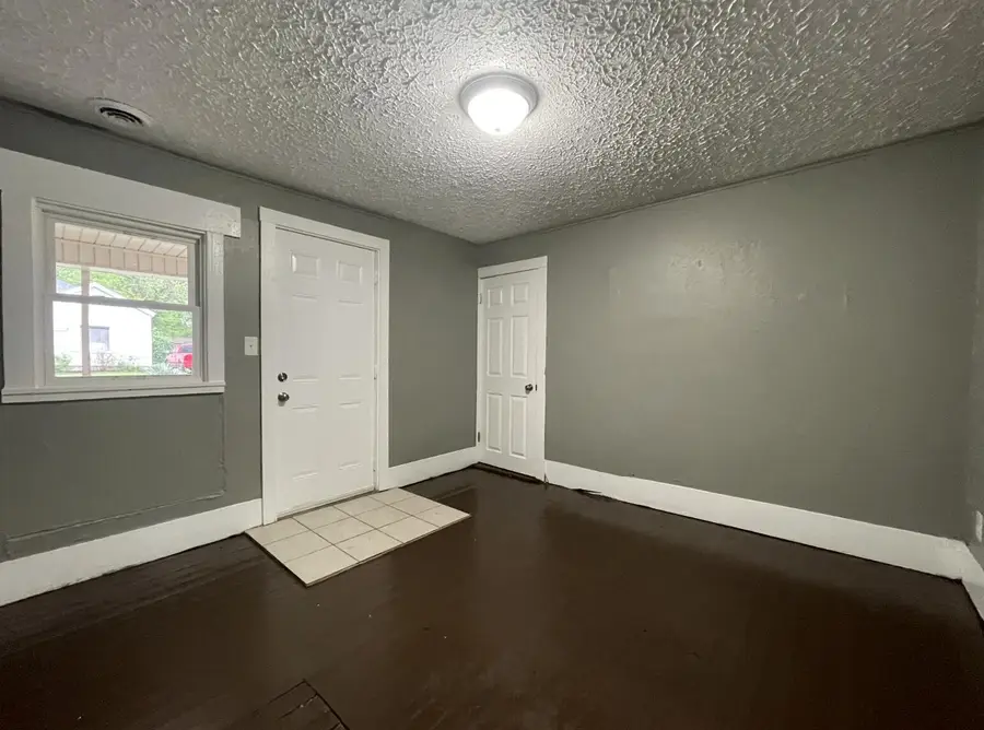 911 S Missouri Avenue, Springfield, MO 65806 - #3