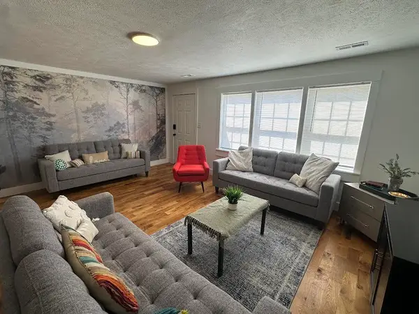 1657 E Division Street, Springfield, MO 65803