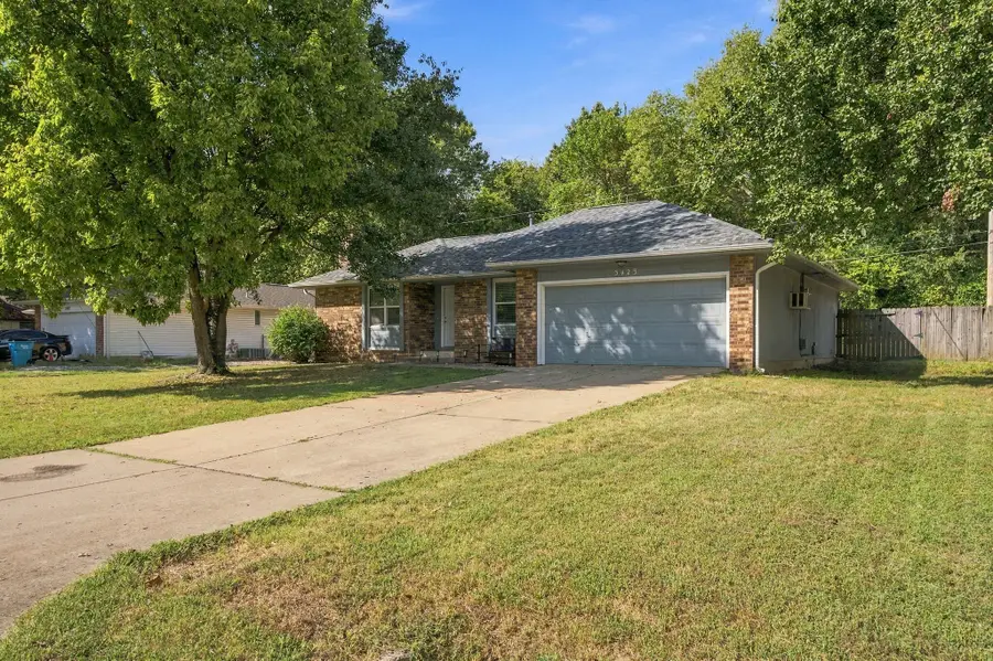 3423 W El Castile Street, Springfield, MO 65807 - #3