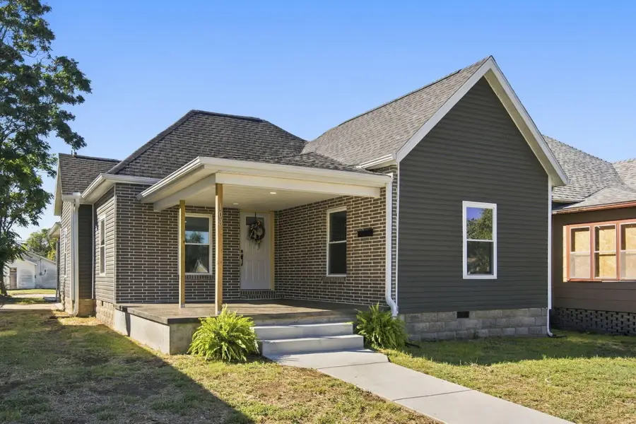 108 W Pleasant Street, Aurora, MO 65605 - #2