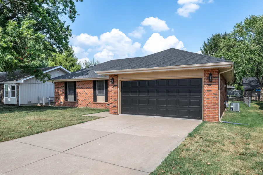 1141 E Cambridge Street, Springfield, MO 65807 - #3
