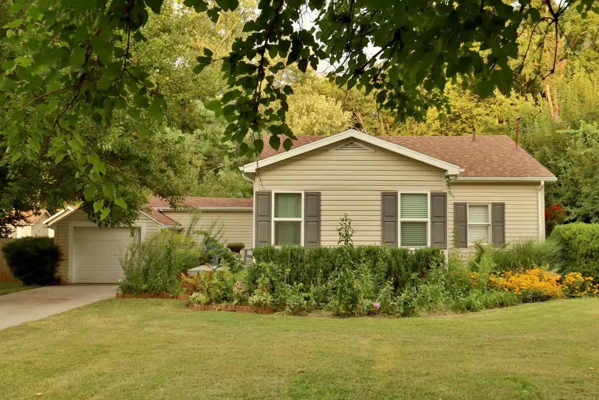 648 S Peach Tree Avenue, Springfield, MO 65802 - #1