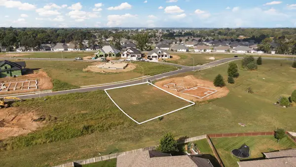 1353 N Dunmore Circle, Nixa, MO 65714