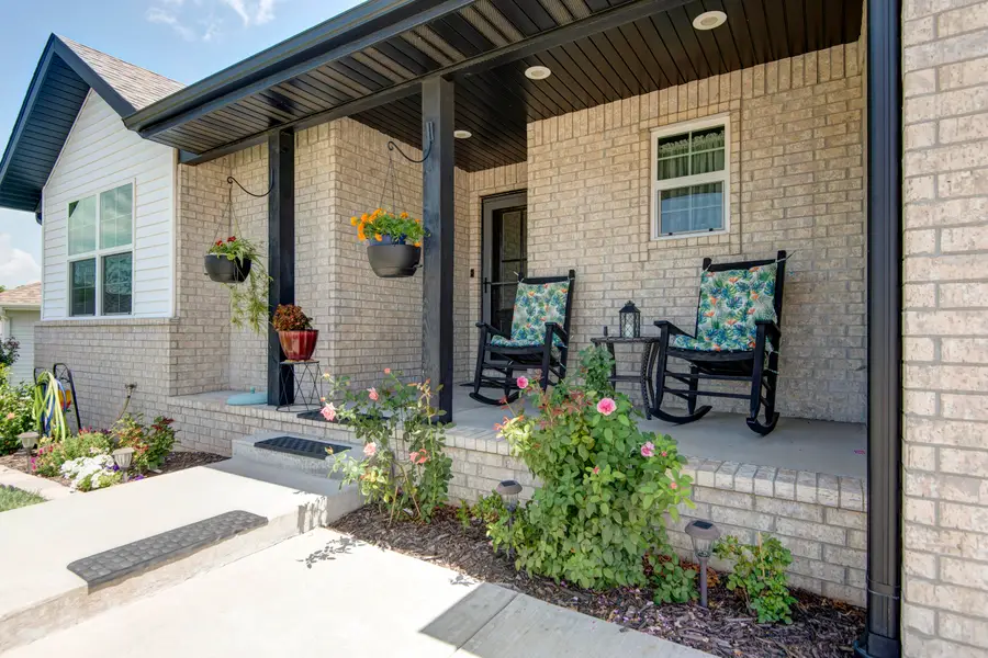 813 E Brewer Avenue, Nixa, MO 65714 - #3