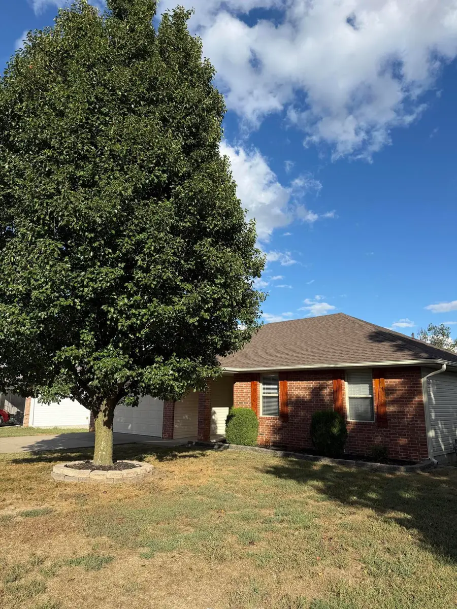 900 S Natalie Avenue, Springfield, MO 65802 - #2