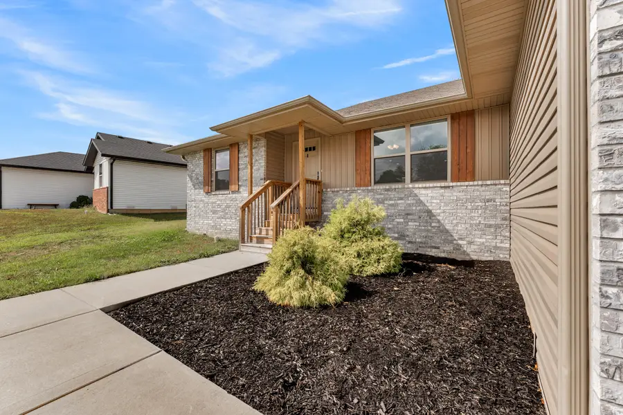 633 S Southgate Drive, Nixa, MO 65714 - #3