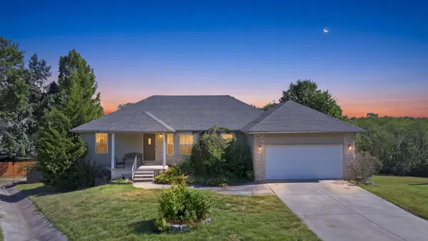 237 W Canyon Court, Nixa, MO 65714