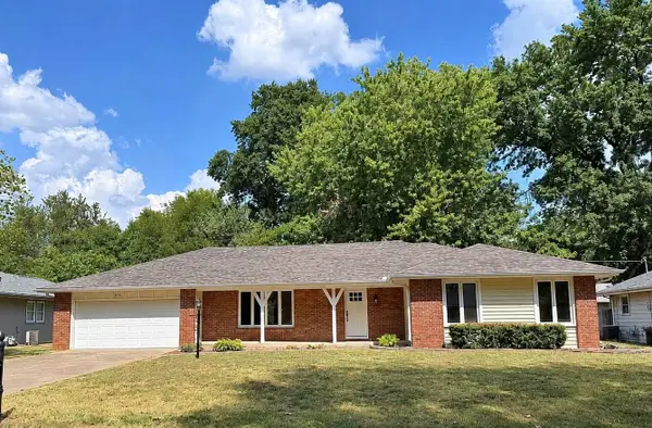 1527 E Hanover Street, Springfield, MO 65804