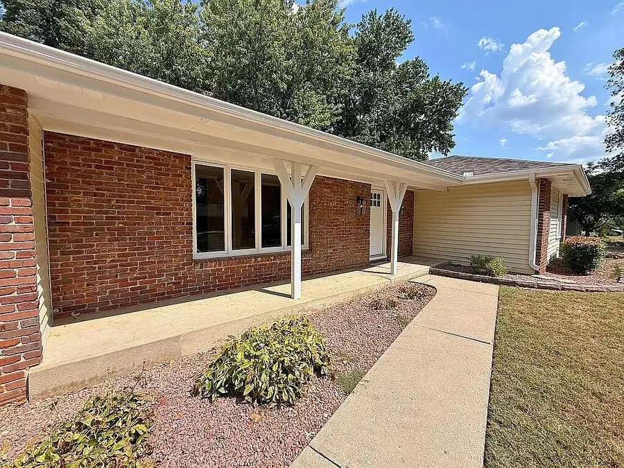 1527 E Hanover Street, Springfield, MO 65804 - #3