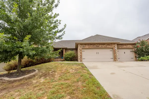 1095 E Daisy Falls Drive, Nixa, MO 65714