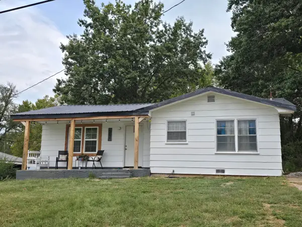 202 E Grand Avenue, Ava, MO 65608