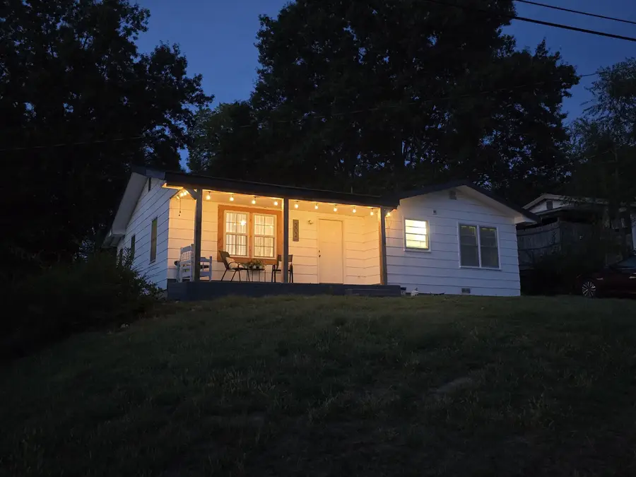 202 E Grand Avenue, Ava, MO 65608 - #3
