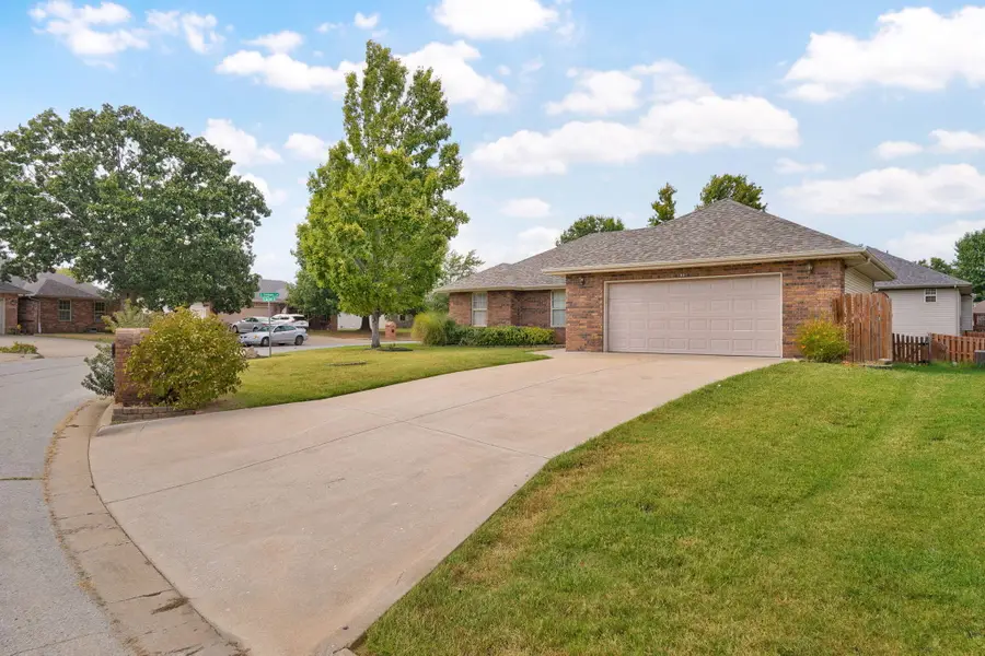 981 W Jake Flood Circle, Nixa, MO 65714 - #3